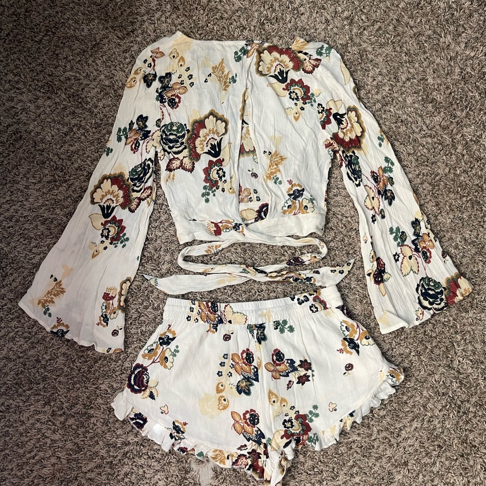 Floral Bell Sleeve 2 Piece Set - Picture 2 of 3